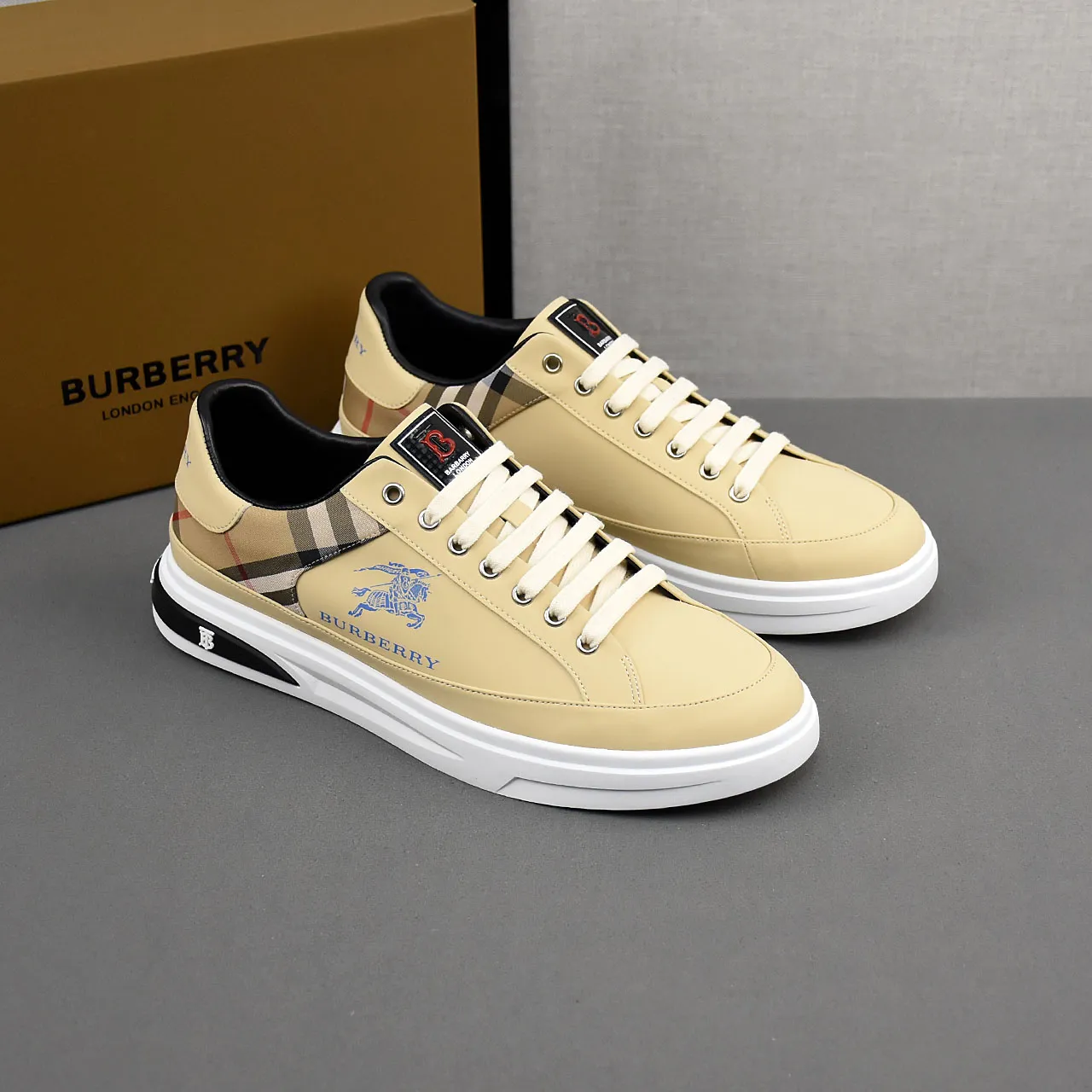 PP400⛳️⛳️⛳️Burberry [Burberry] fashionable sports and casual shoes, the upper is made of first-layer cowhide with plaid material, first-layer pigskin lining, and rubber outsole. Men's size 38-44.